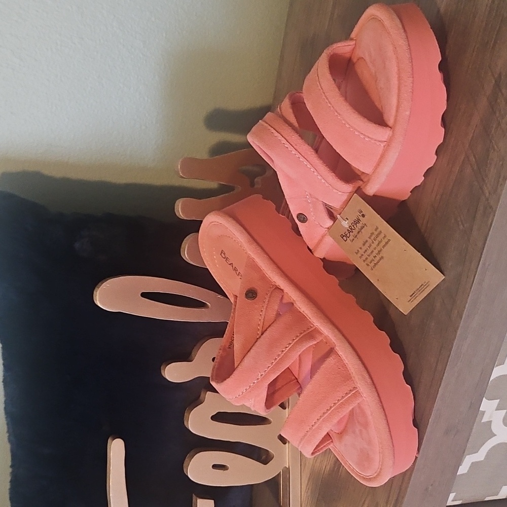 *SaLe* - BEARPAW - Women's ALTITUDE SANDAL in Shell Pink - Sz 8 NWT